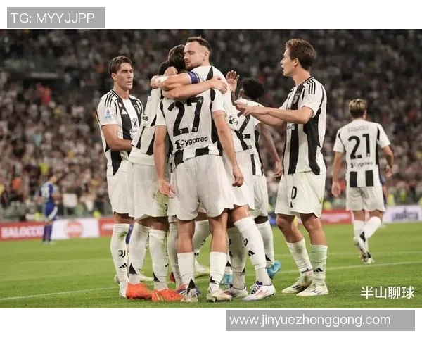 尤文图斯与巴萨激战正酣双方争夺胜利的精彩瞬间回顾